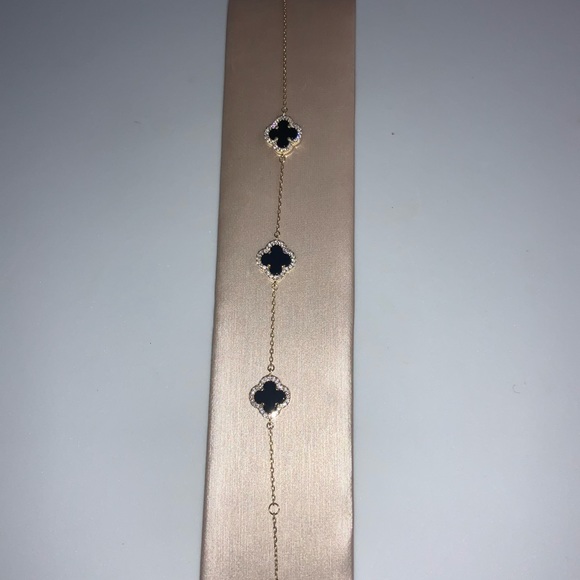 18k Onyx Clover Bracelet - Picture 5 of 12